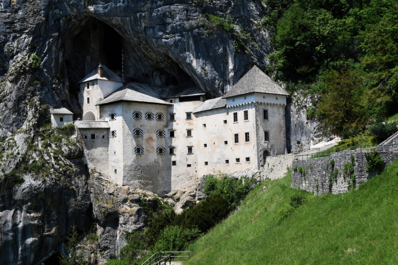Route-06-2-Hoehlenburg-Predjama-355